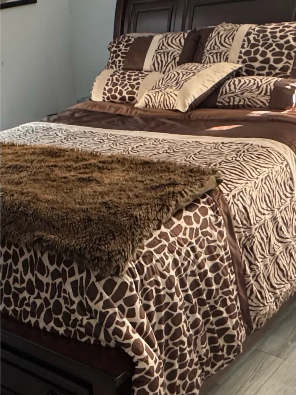 6-Pc Safari Animal Print Bedding Bundle Queen comforter, Shams, Pillows